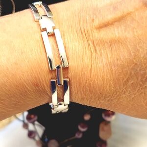 Napier‎ Bracelet Silvertone Foldover Clasp 7"